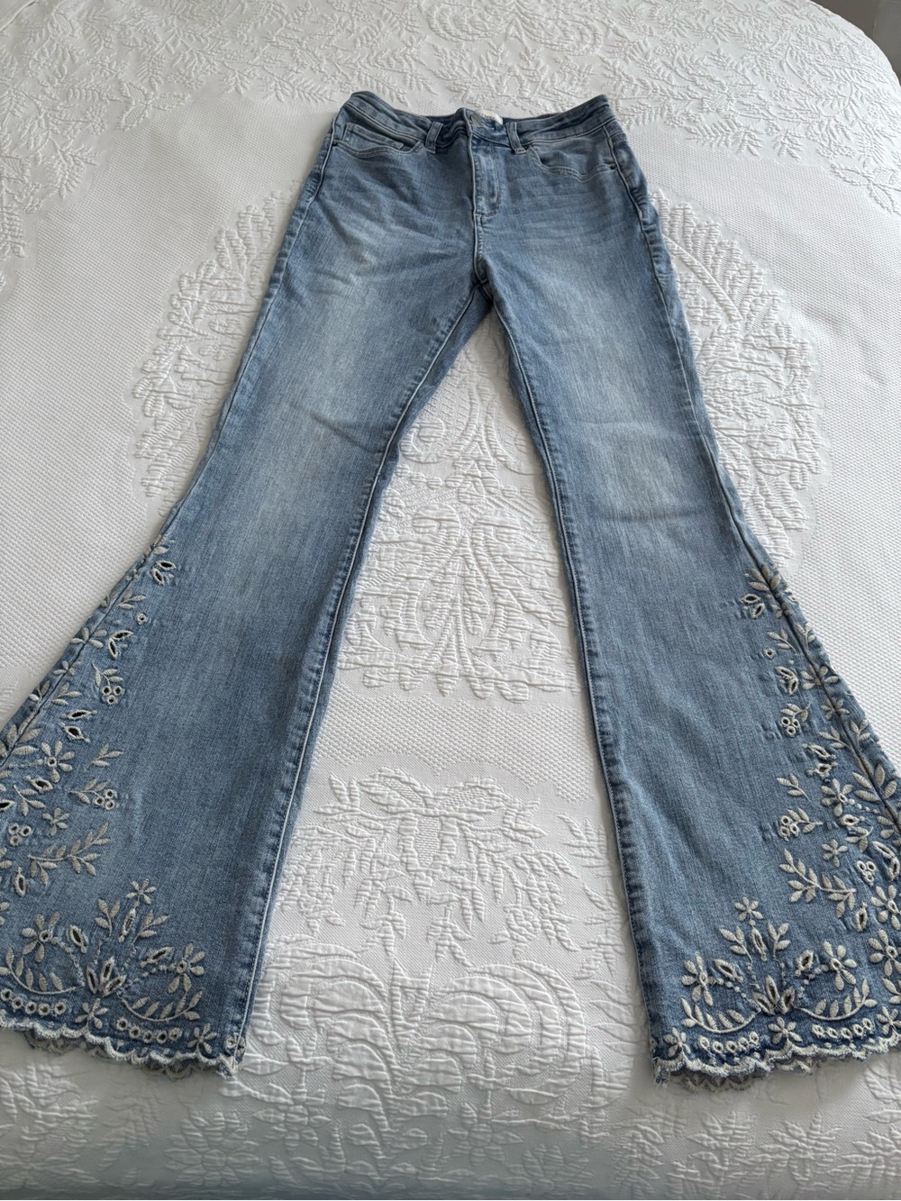Driftwood embroidered Eva jeans flare bell bottoms high rise size 28 x 32